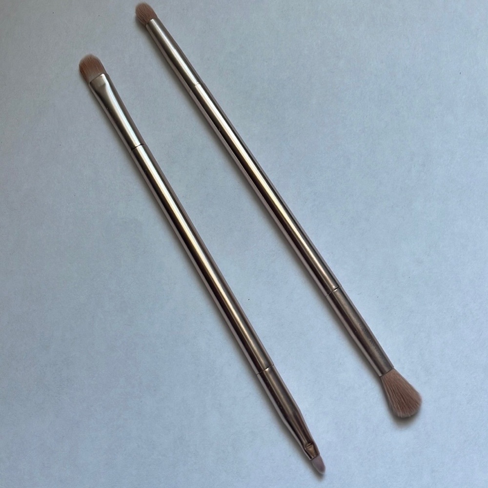 2 used seint eye shadow brushes. Will wash again before shipping.